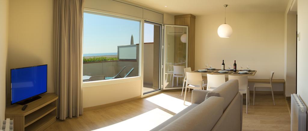 קסטלדפלס Apartamentos Voramar מראה חיצוני תמונה